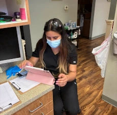 What's the difference between a dental assistant and dental hygienist